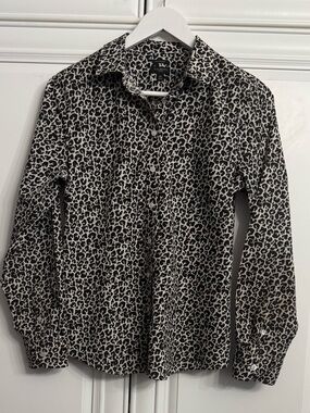 Talbots Petites 10P Brown and Cream Leopard Print Button Up Blouse Anti Wrinkle
